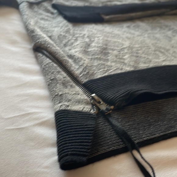 Artelier by Nicole Miller Textured Sweater - Picture 4 of 6